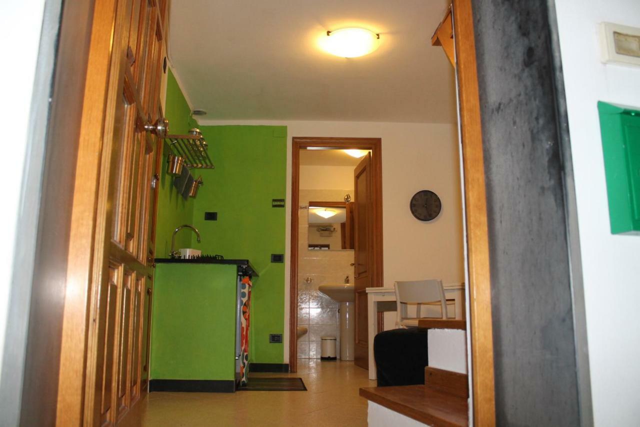Guardando Le Stelle Apartment เวอนาซซา ภายนอก รูปภาพ